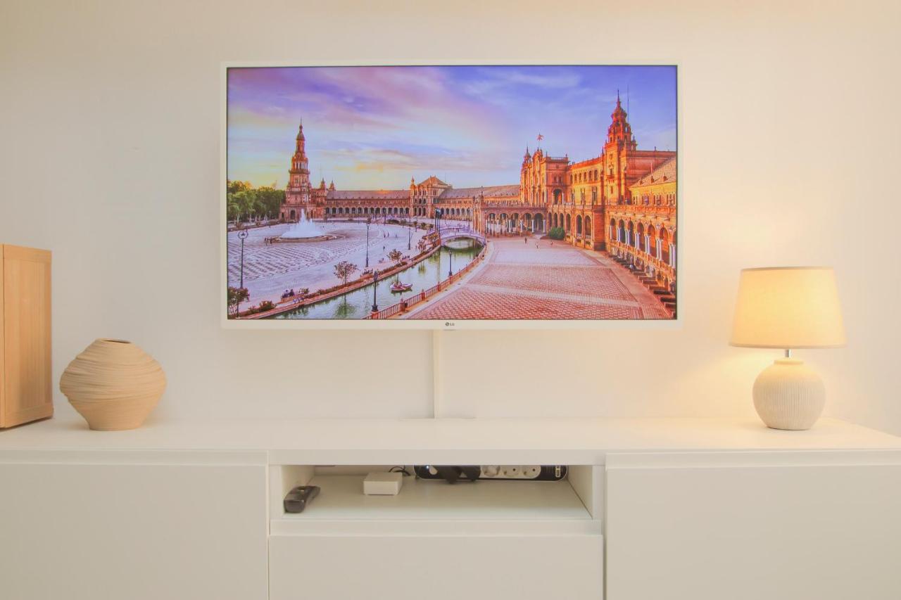 Modern Apt - Luxe Queen Bed - Walk To Isla Magica Sevilla Exteriör bild