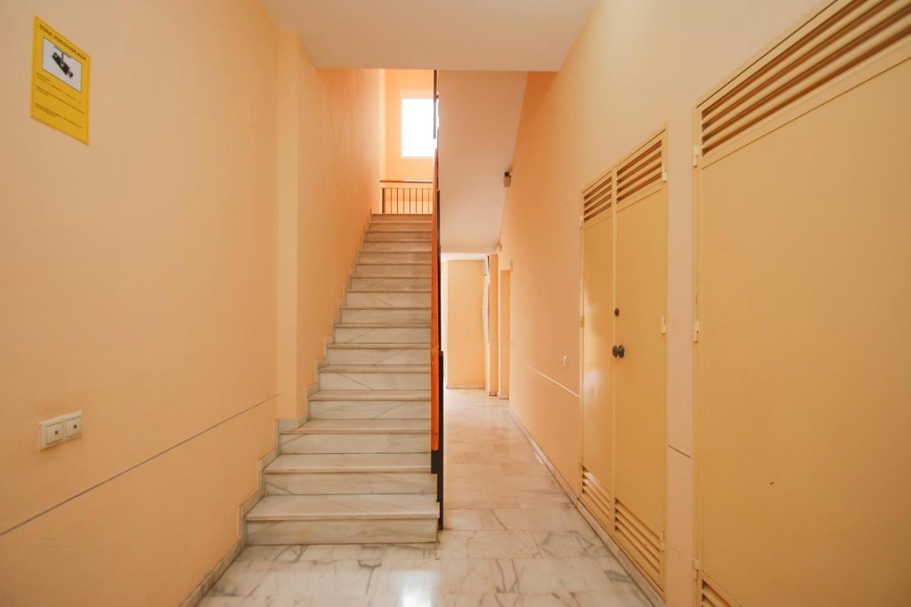 Modern Apt - Luxe Queen Bed - Walk To Isla Magica Sevilla Exteriör bild
